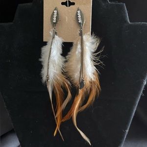 Fashion earrings with feathers and leaf chain!